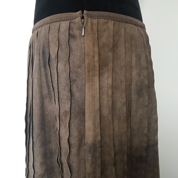 Nic+Zoe | Brown Sueded Pleated Skirt - Picture 4 of 8